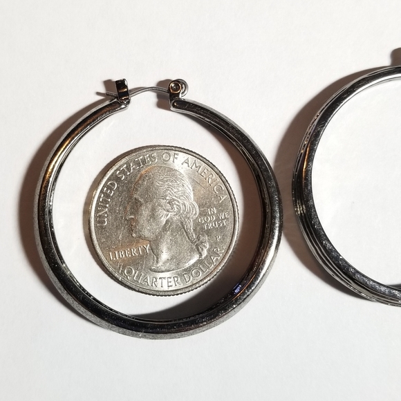 Relisted -Textured hoop earrings dark silver tone metal - Picture 7 of 10